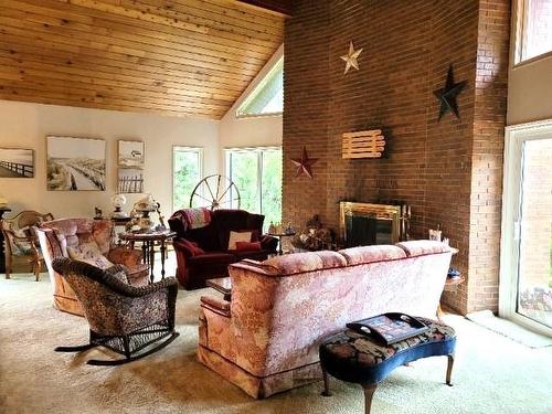 95 Harris Crescent, Dryden, ON - Indoor Photo Showing Living Room With Fireplace