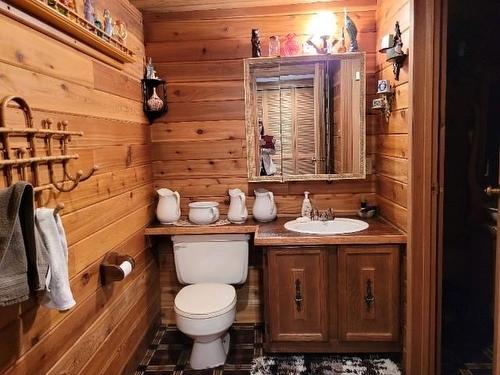 95 Harris Crescent, Dryden, ON - Indoor Photo Showing Bathroom