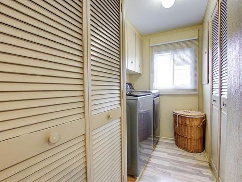 Salle de lavage - 221-3950 Boul. Sir-Wilfrid-Laurier, Longueuil (Saint-Hubert), QC -  Photo Showing Laundry Room