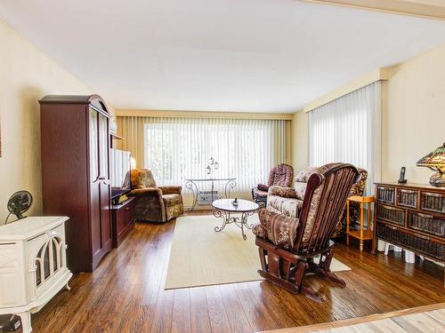 Salon - 221-3950 Boul. Sir-Wilfrid-Laurier, Longueuil (Saint-Hubert), QC - Indoor Photo Showing Living Room