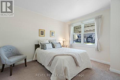 11 Parkwood Drive, St. Catharines, ON - Indoor Photo Showing Bedroom