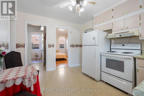 11 Parkwood Drive, St. Catharines, ON - Indoor Photo Showing Kitchen