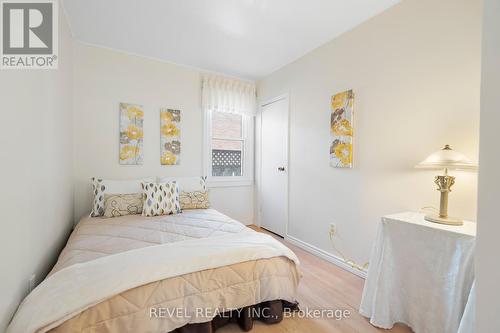 11 Parkwood Drive, St. Catharines, ON - Indoor Photo Showing Bedroom