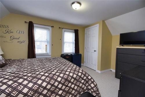 83 Sherman Avenue N, Hamilton, ON - Indoor Photo Showing Bedroom