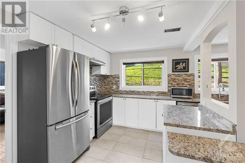 4229 Rideau Valley Drive, Ottawa, ON - Indoor Photo Showing Kitchen