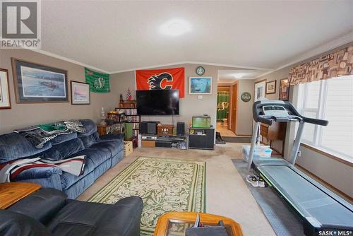 402 4Th Avenue, Avonlea, SK - Indoor