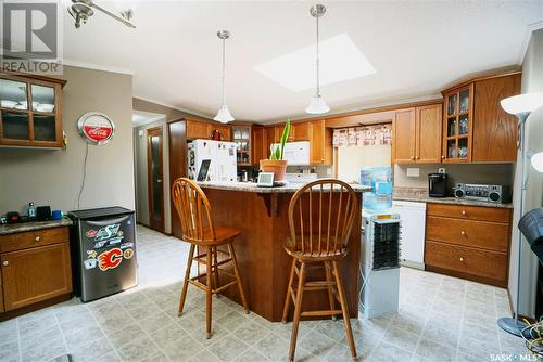 402 4Th Avenue, Avonlea, SK - Indoor Photo Showing Kitchen