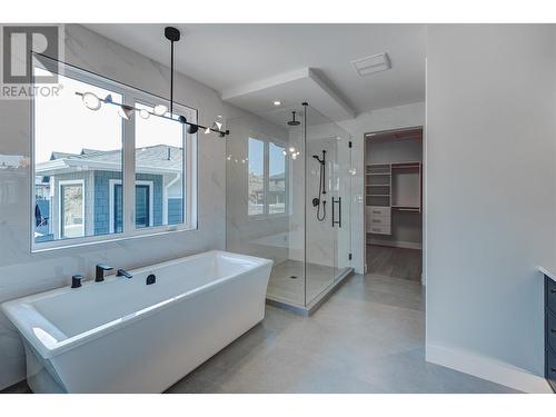 451 Vision Court, Kelowna, BC - Indoor Photo Showing Bathroom