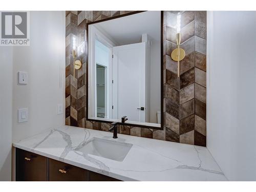 451 Vision Court, Kelowna, BC - Indoor Photo Showing Bathroom