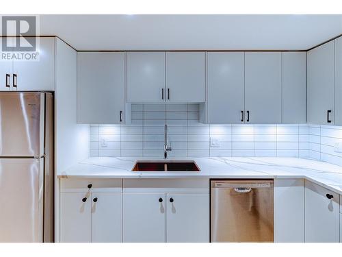 451 Vision Court, Kelowna, BC - Indoor Photo Showing Kitchen With Double Sink With Upgraded Kitchen