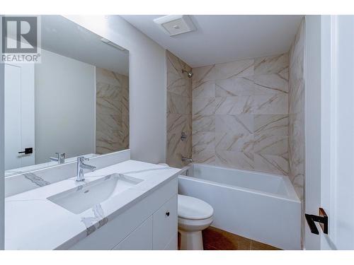 451 Vision Court, Kelowna, BC - Indoor Photo Showing Bathroom