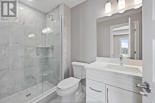 110 Jones Street, Essex, ON - Indoor Photo Showing Bathroom