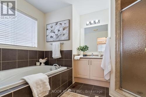 35 Personna Circle, Brampton (Credit Valley), ON - Indoor Photo Showing Bathroom