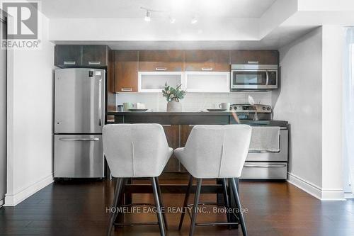 605 - 28 Ted Rogers Way, Toronto (Church-Yonge Corridor), ON - Indoor Photo Showing Kitchen With Upgraded Kitchen