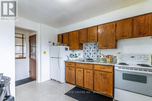 10 Plymouth Court, Guelph (Onward Willow), ON - Indoor Photo Showing Kitchen