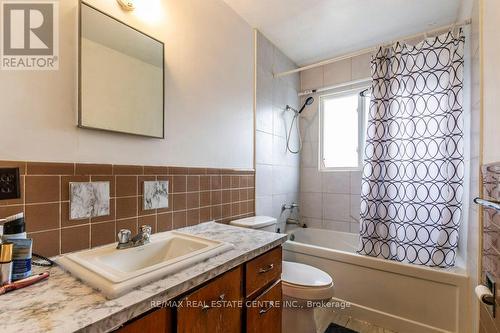 10 Plymouth Court, Guelph (Onward Willow), ON - Indoor Photo Showing Bathroom