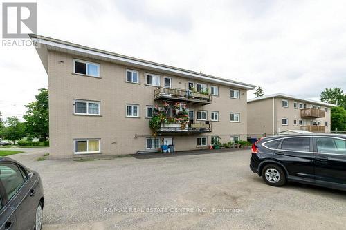 10 Plymouth Court, Guelph (Onward Willow), ON - Outdoor With Exterior