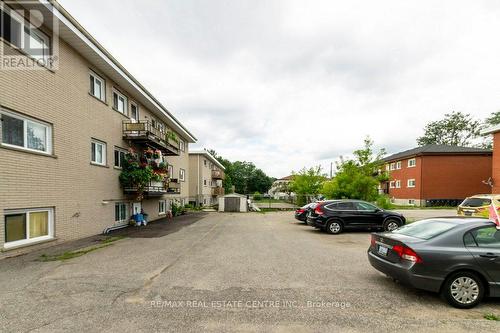 10 Plymouth Court, Guelph (Onward Willow), ON - Outdoor With Exterior