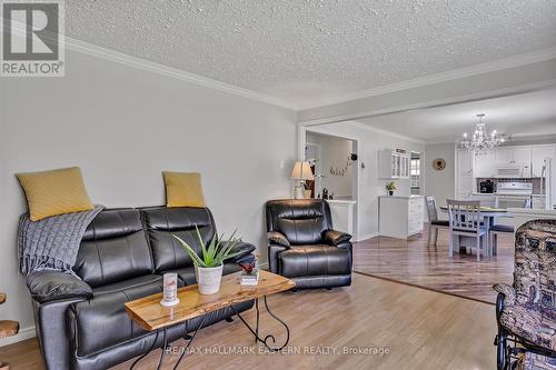 422 Marble Point Road, Marmora And Lake, ON - Indoor Photo Showing Living Room