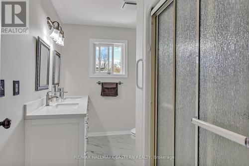 422 Marble Point Road, Marmora And Lake, ON - Indoor Photo Showing Bathroom