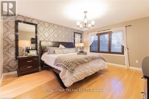 31 Bayside Court, London, ON - Indoor Photo Showing Bedroom