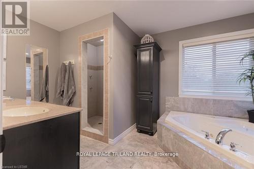 31 Bayside Court, London, ON - Indoor Photo Showing Bathroom