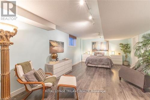 31 Bayside Court, London, ON - Indoor Photo Showing Living Room