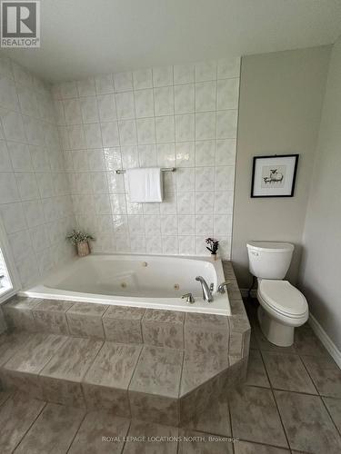 17 Trails End, Collingwood, ON - Indoor Photo Showing Bathroom