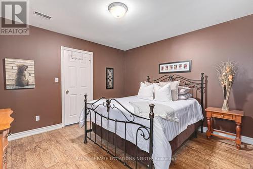 17 Trails End, Collingwood, ON - Indoor Photo Showing Bedroom