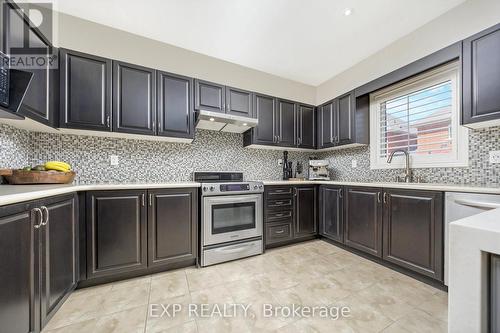 599 Nairn Circle, Milton, ON - Indoor Photo Showing Kitchen With Upgraded Kitchen