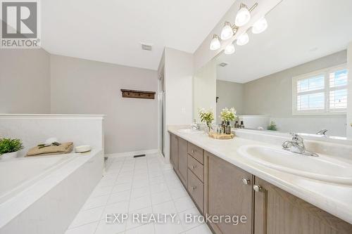 599 Nairn Circle, Milton, ON - Indoor Photo Showing Bathroom