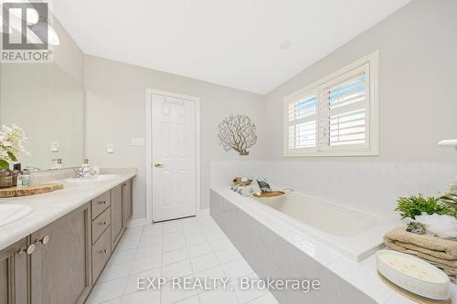 599 Nairn Circle, Milton, ON - Indoor Photo Showing Bathroom