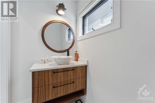 187 Carleton Avenue Unit#A, Ottawa, ON - Indoor Photo Showing Bathroom