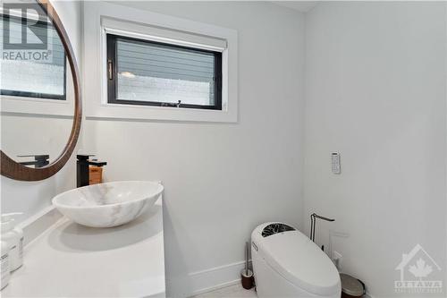 187 Carleton Avenue Unit#A, Ottawa, ON - Indoor Photo Showing Bathroom