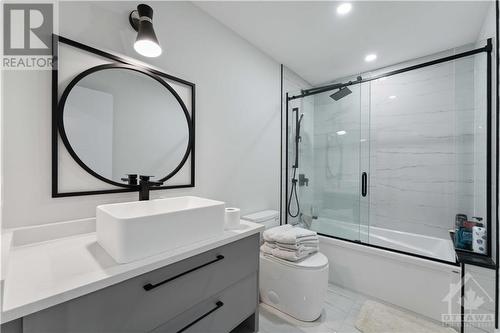 187 Carleton Avenue Unit#A, Ottawa, ON - Indoor Photo Showing Bathroom