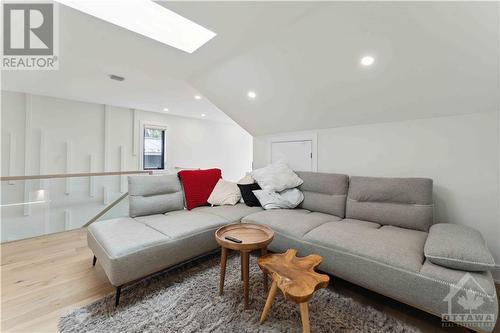 187 Carleton Avenue Unit#A, Ottawa, ON - Indoor Photo Showing Living Room