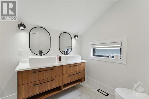 187 Carleton Avenue Unit#A, Ottawa, ON - Indoor Photo Showing Bathroom