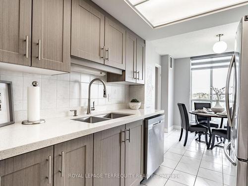 509-360 Watson St W, Whitby, ON - Indoor Photo Showing Kitchen With Double Sink With Upgraded Kitchen