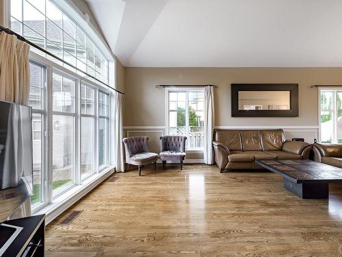 Salon - 8 Rue Vincent-Blouin, Kirkland, QC - Indoor Photo Showing Living Room