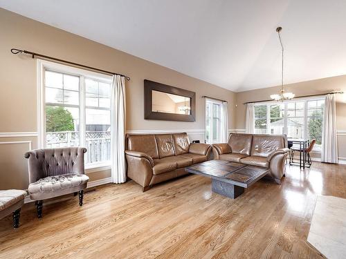 Salon - 8 Rue Vincent-Blouin, Kirkland, QC - Indoor Photo Showing Living Room