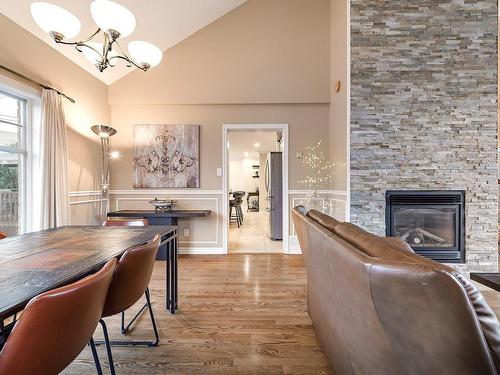 Salon - 8 Rue Vincent-Blouin, Kirkland, QC - Indoor Photo Showing Dining Room With Fireplace