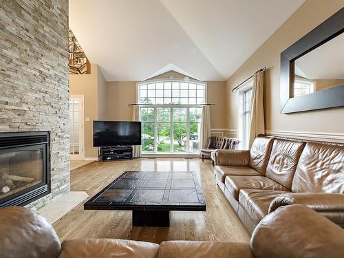 Salon - 8 Rue Vincent-Blouin, Kirkland, QC - Indoor Photo Showing Living Room With Fireplace