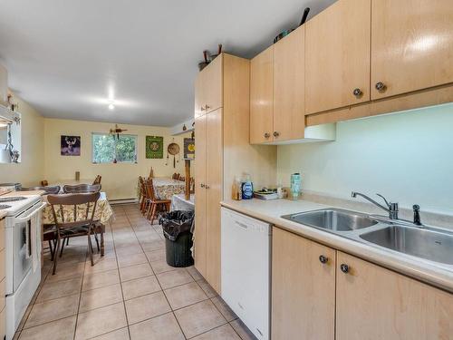 Cuisine - 2081 Ch. Jacques-Cartier S., Stoneham-Et-Tewkesbury, QC - Indoor Photo Showing Kitchen With Double Sink