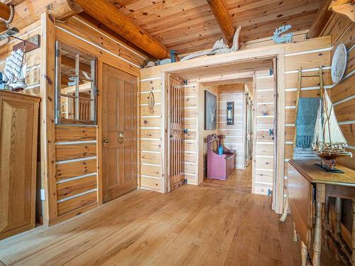 IntÃ©rieur - 7959 Lac-Des-Écorces, Barkmere, QC - Indoor Photo Showing Other Room