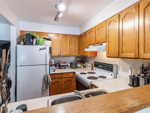 114-30 Cavan St, Nanaimo, BC - Indoor Photo Showing Kitchen With Double Sink