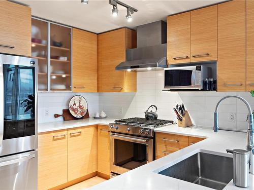 1302-38 Front St, Nanaimo, BC - Indoor Photo Showing Kitchen With Upgraded Kitchen