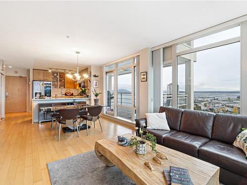 1302-38 Front St, Nanaimo, BC - Indoor Photo Showing Living Room