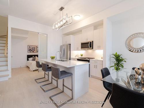 Ph-407-14 Dewhurst Blvd, Toronto, ON - Indoor Photo Showing Kitchen With Upgraded Kitchen