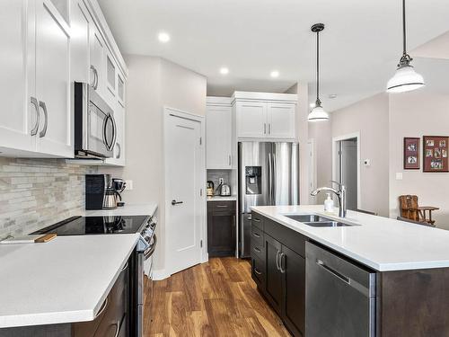 100-641 Shuswap Road E, Kamloops, BC - Indoor Photo Showing Kitchen With Double Sink With Upgraded Kitchen