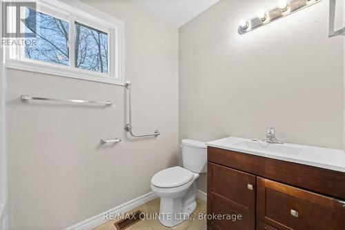 69 London Avenue, Prince Edward County (Hallowell), ON - Indoor Photo Showing Bathroom